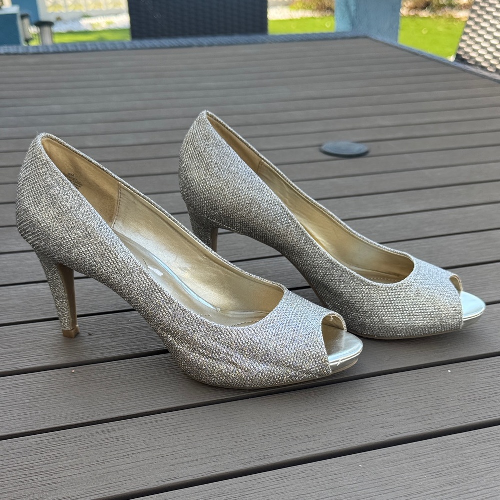 Bandolino glitter Silver Peep-Toe Heels